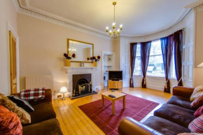 JOIVY Modern 3 bed flat, closeby the Meadows & Old Town